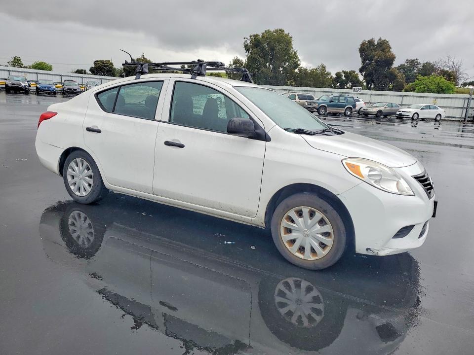 2013 Nissan Versa 1.6 s