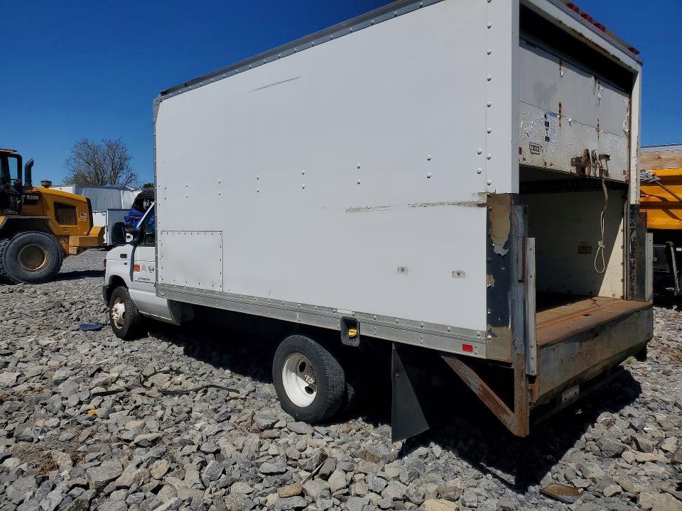 2010 Ford Econoline E350 Super Duty Cutaway Van