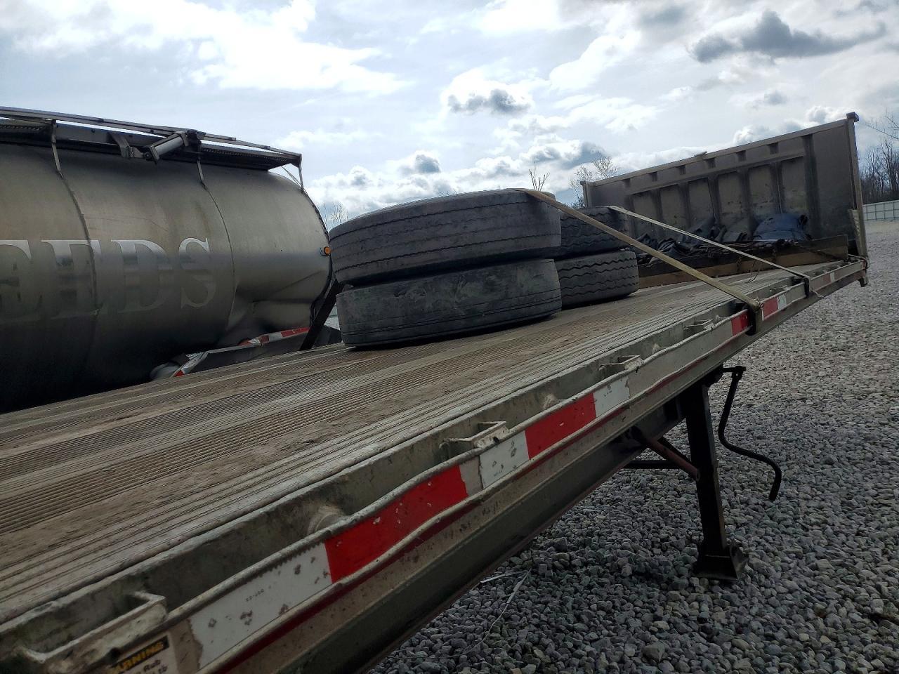 2009 East Manufacturing Flatbed Trailer  Flat OR Drop Deck Trailer Flatbed