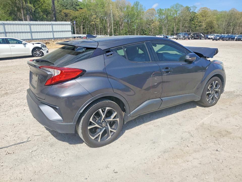 2022 Toyota C-hr xle