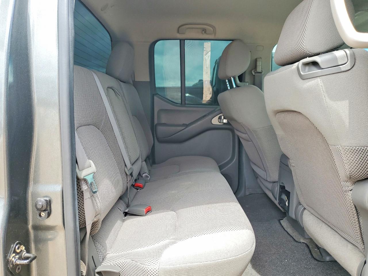 2005 Nissan Frontier SE