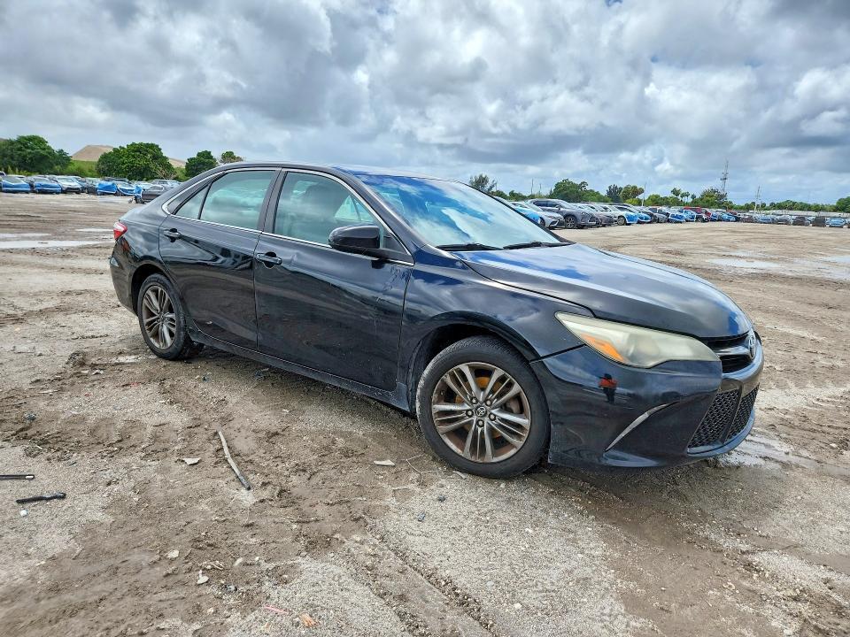 2016 Toyota Camry se