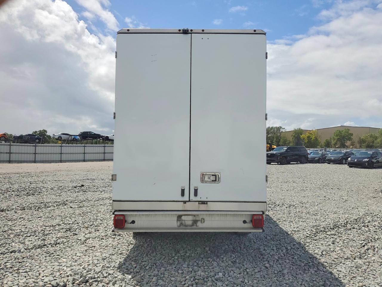 2020 Ford Transit Delivery Truck