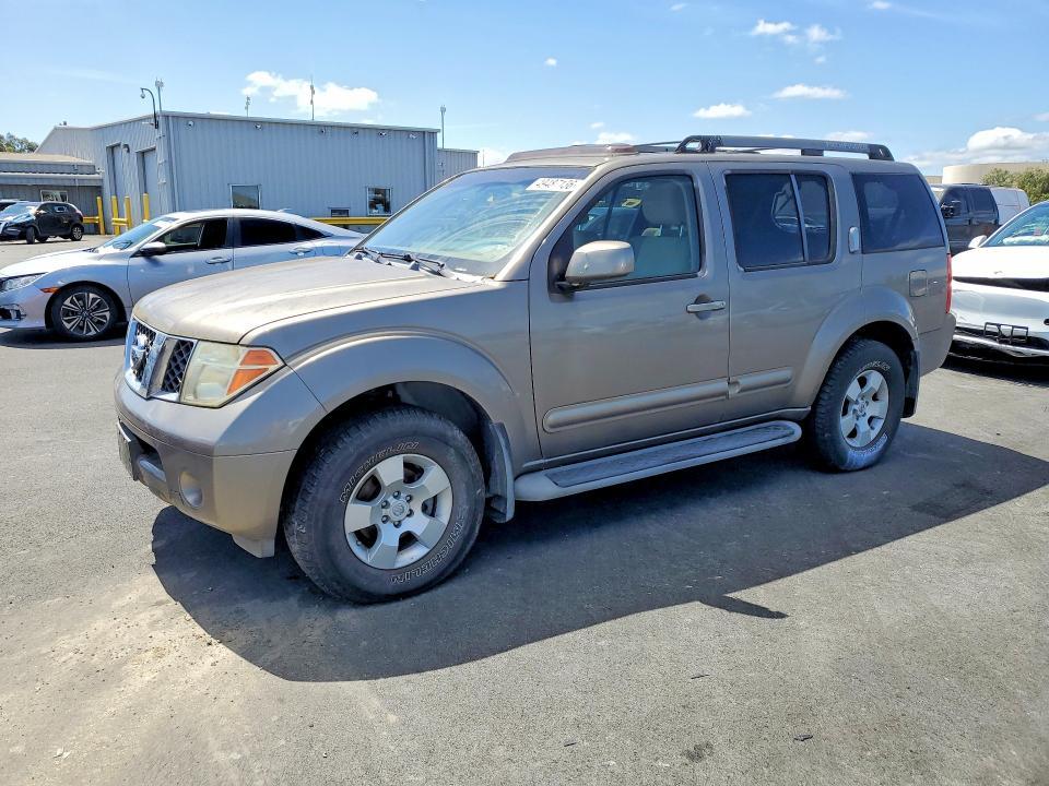 2005 Nissan Pathfinder xe