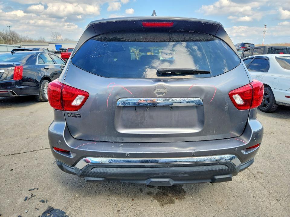 2019 Nissan Pathfinder sv