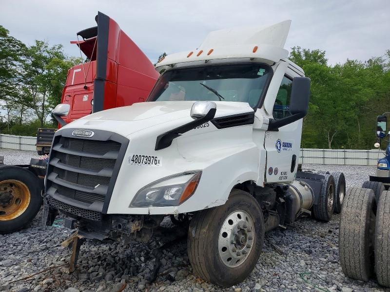 2025 Freightliner Cascadia 126 Semi Truck