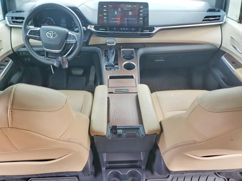 2022 Toyota Sienna xle