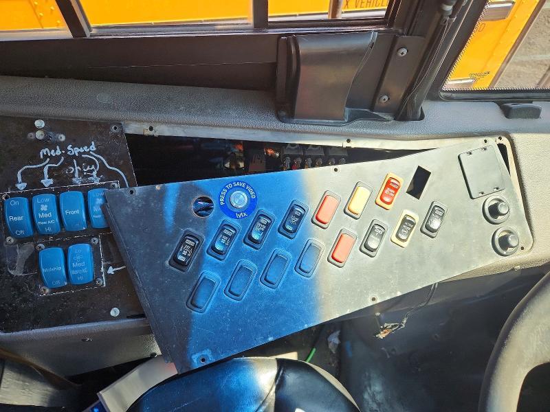 2009 Thomas SAF-T-LINER C2-School Bus