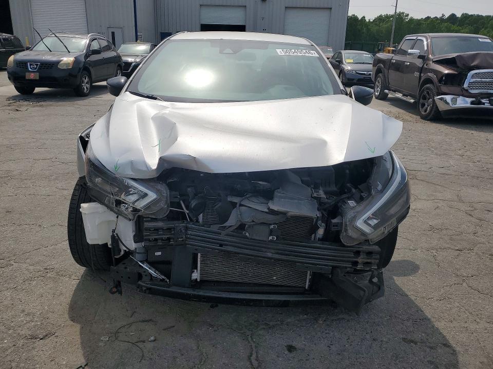 2021 Nissan Versa sr
