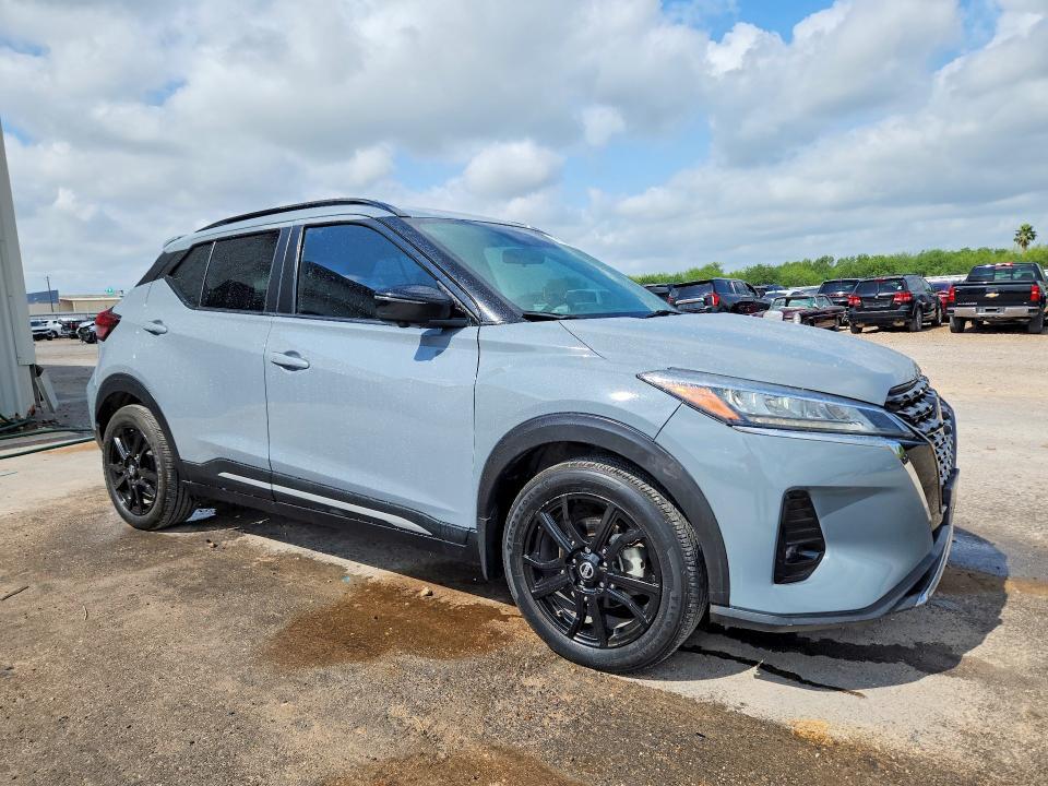2021 Nissan Kicks sr