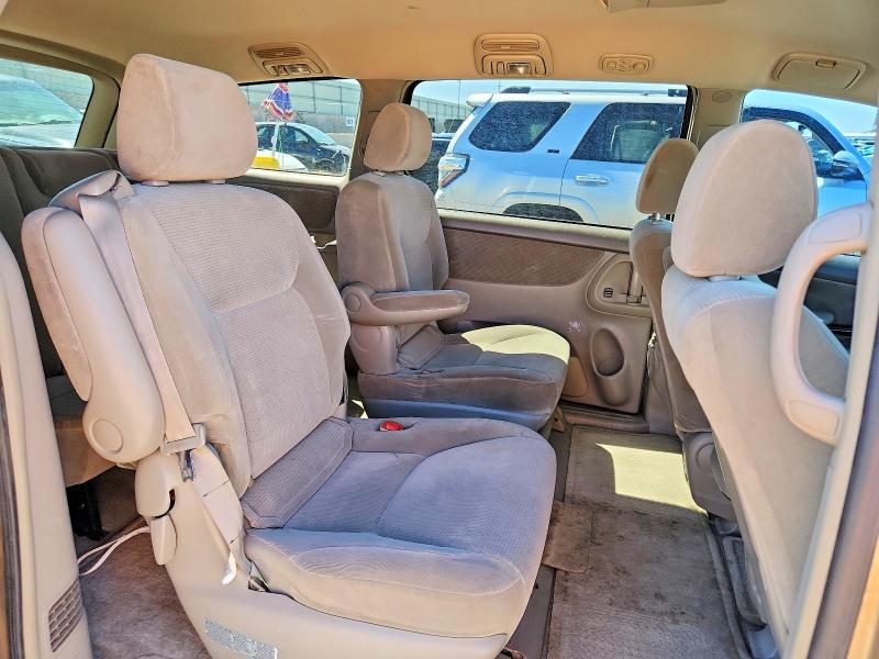 2004 Toyota Sienna le 7 Passenger