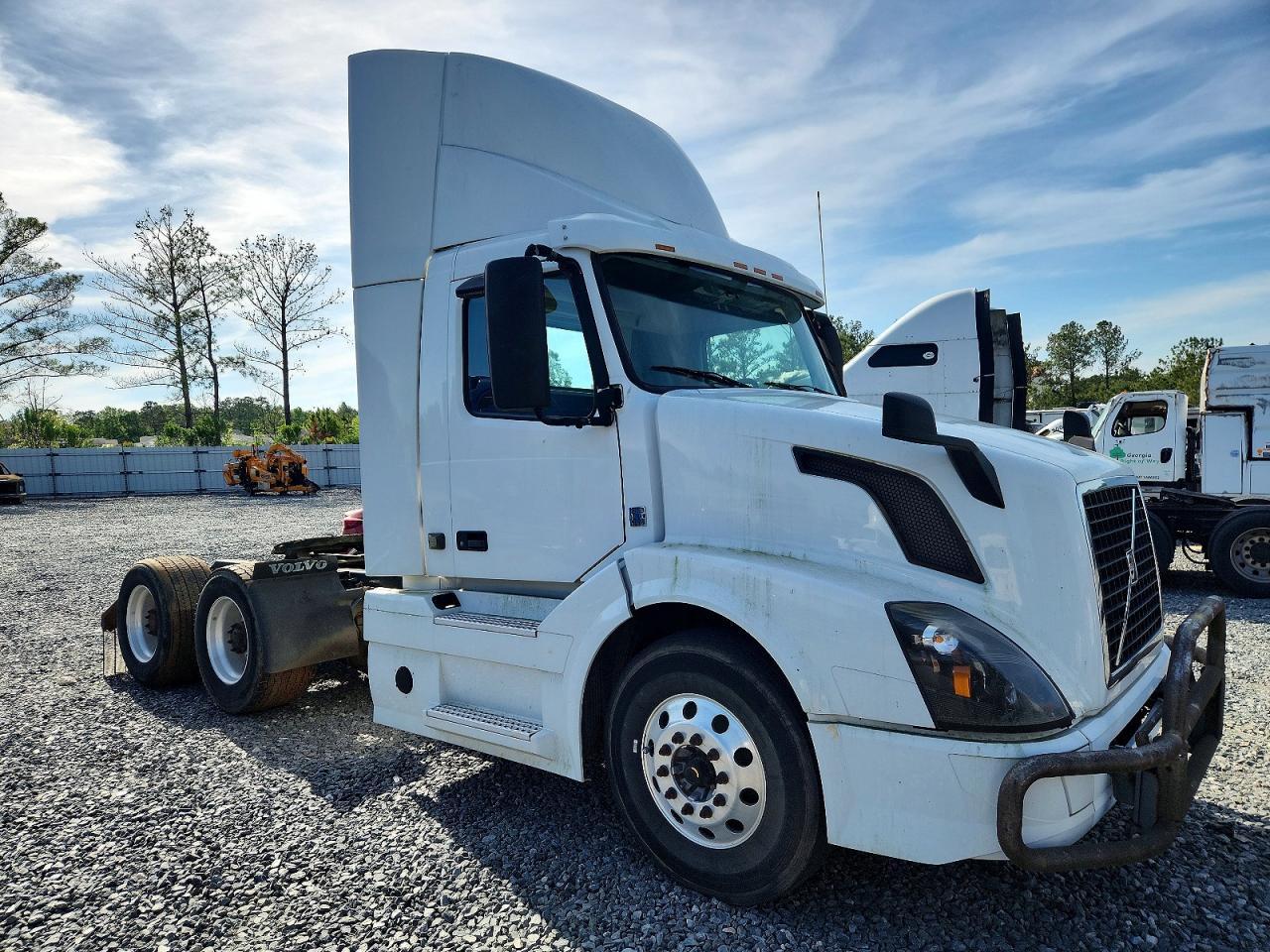 2016 Volvo VNL Semi Truck