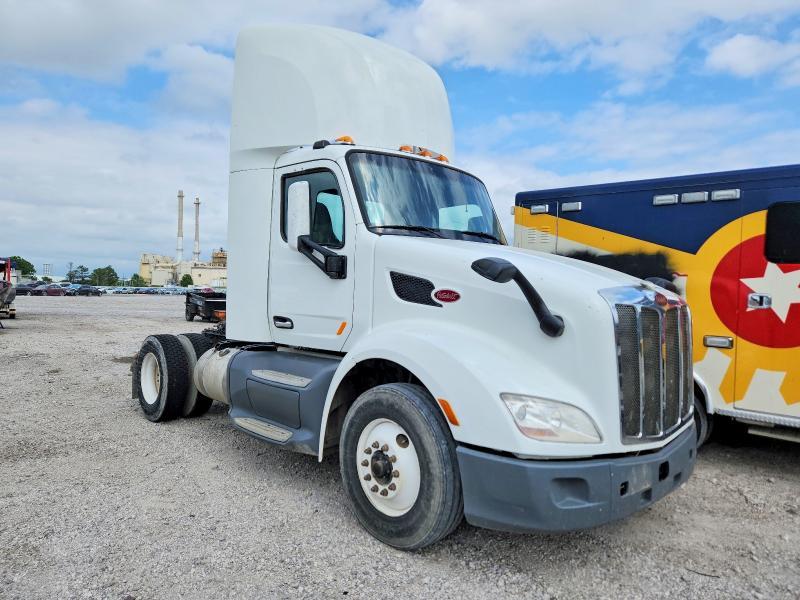 2015 Peterbilt 579 Semi Truck