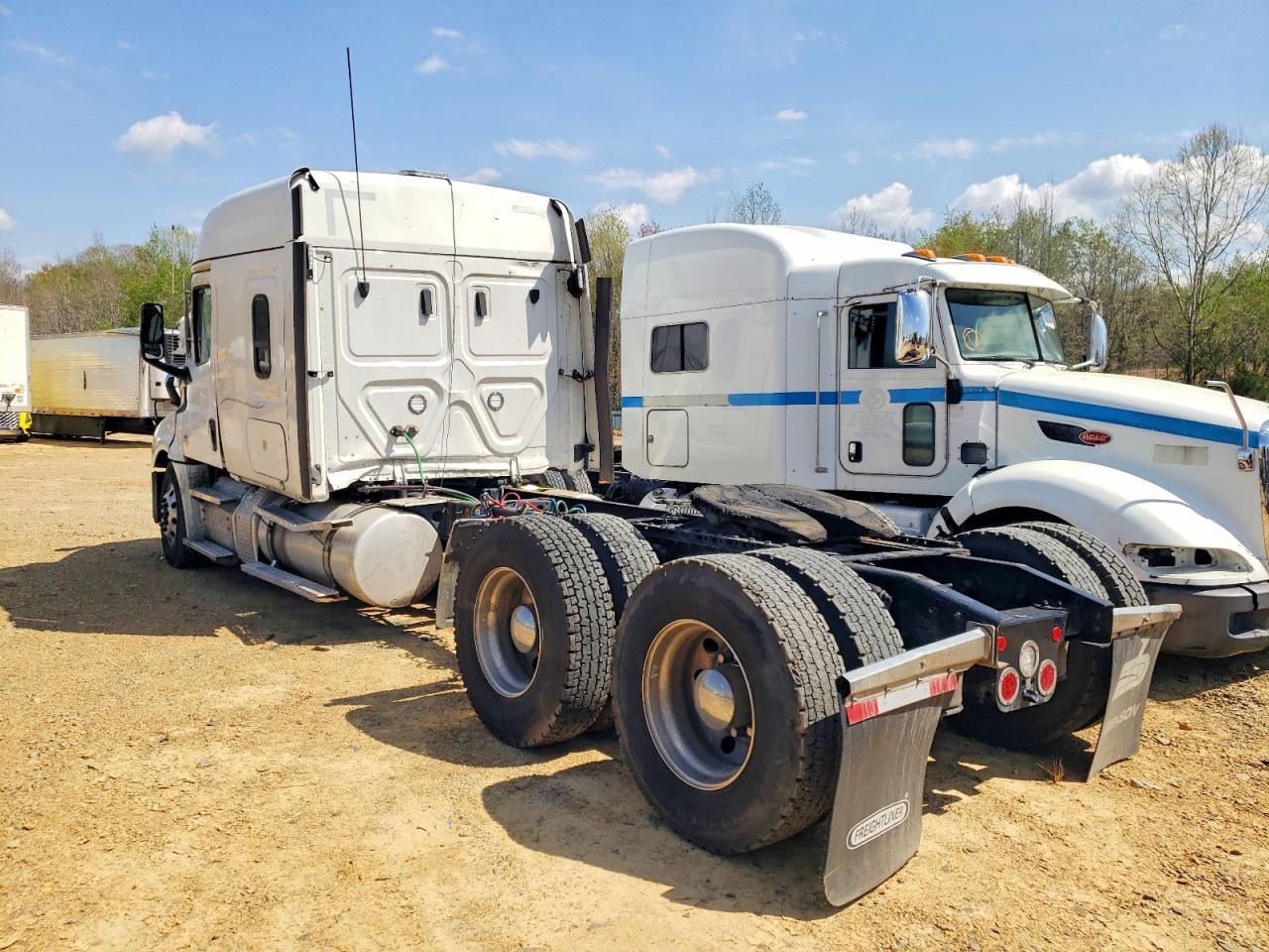 2025 Freightliner Cascadia 126 Semi Truck