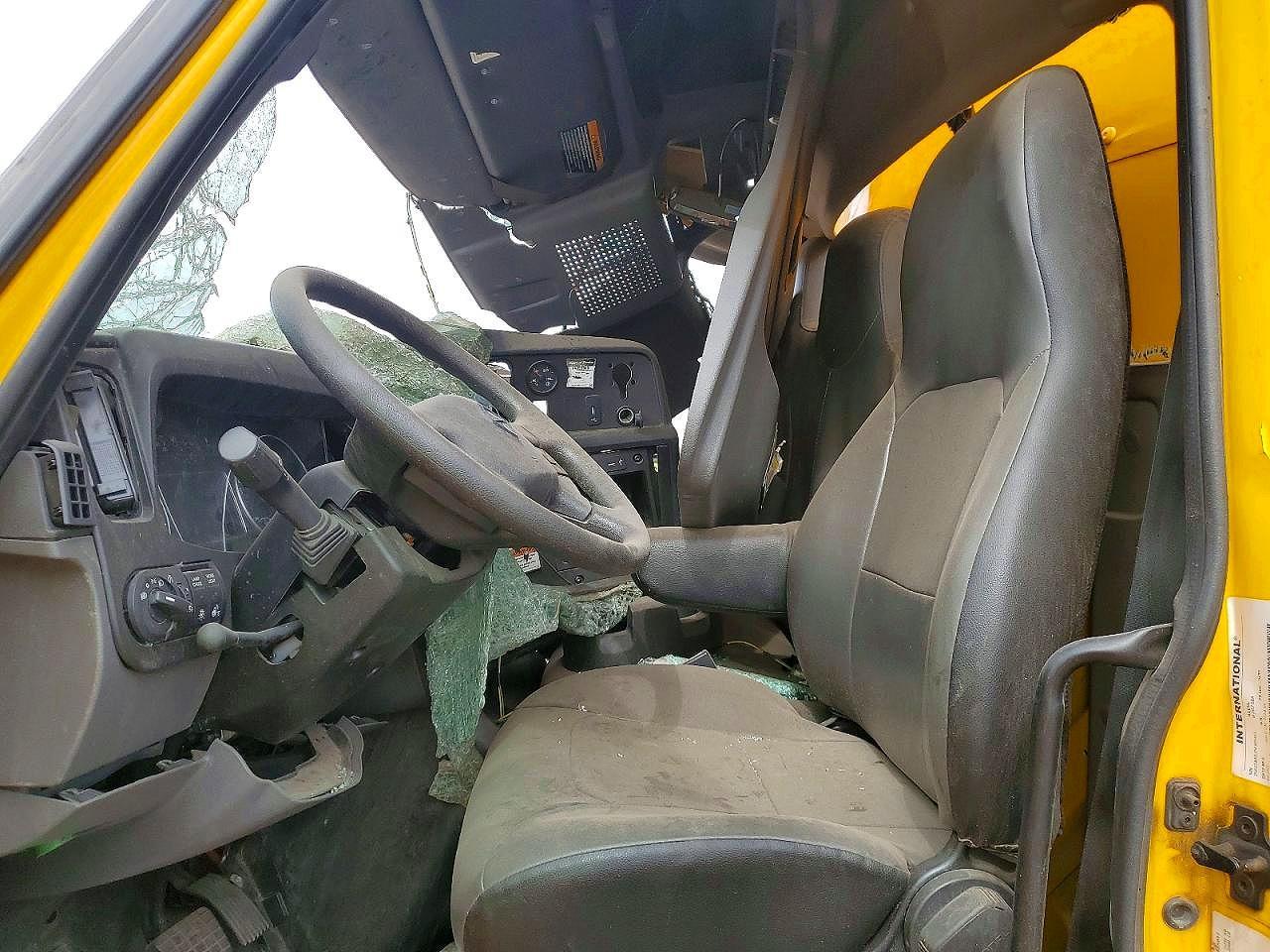 2022 International MV607 BOX Truck