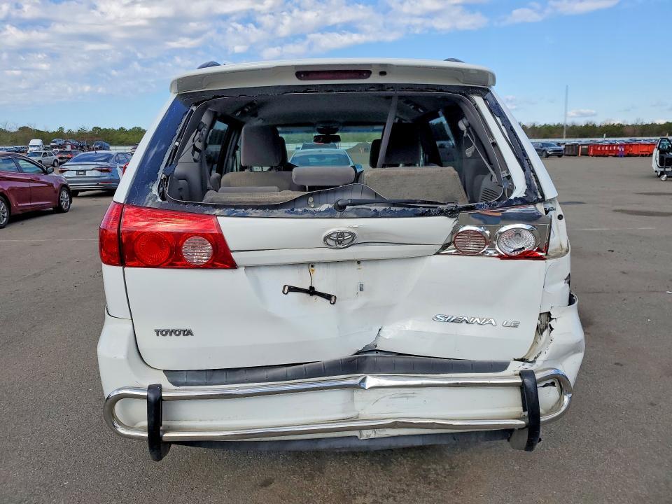 2010 Toyota Sienna le 7-passenger