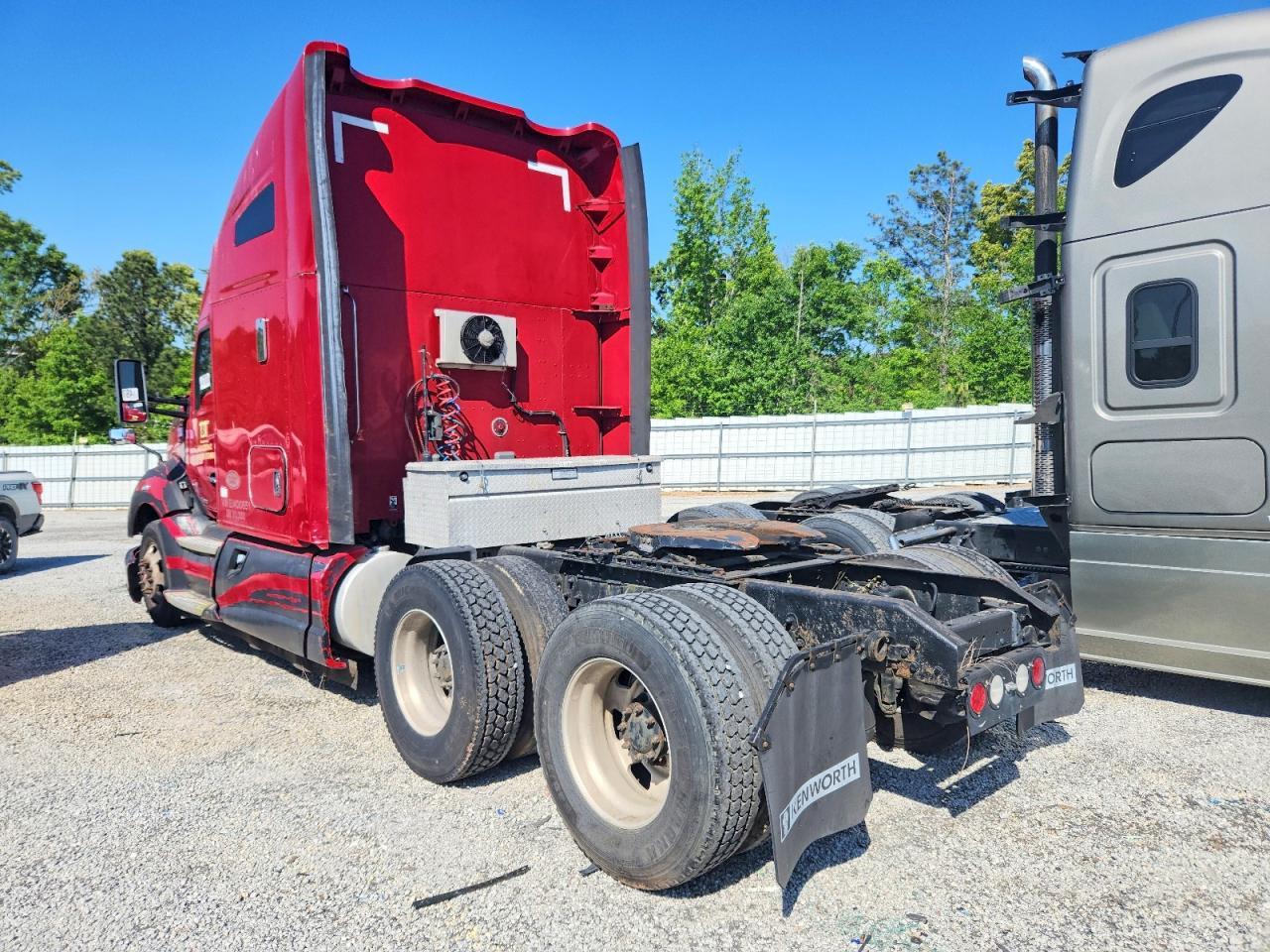 2014 Kenworth T680 Semi Truck