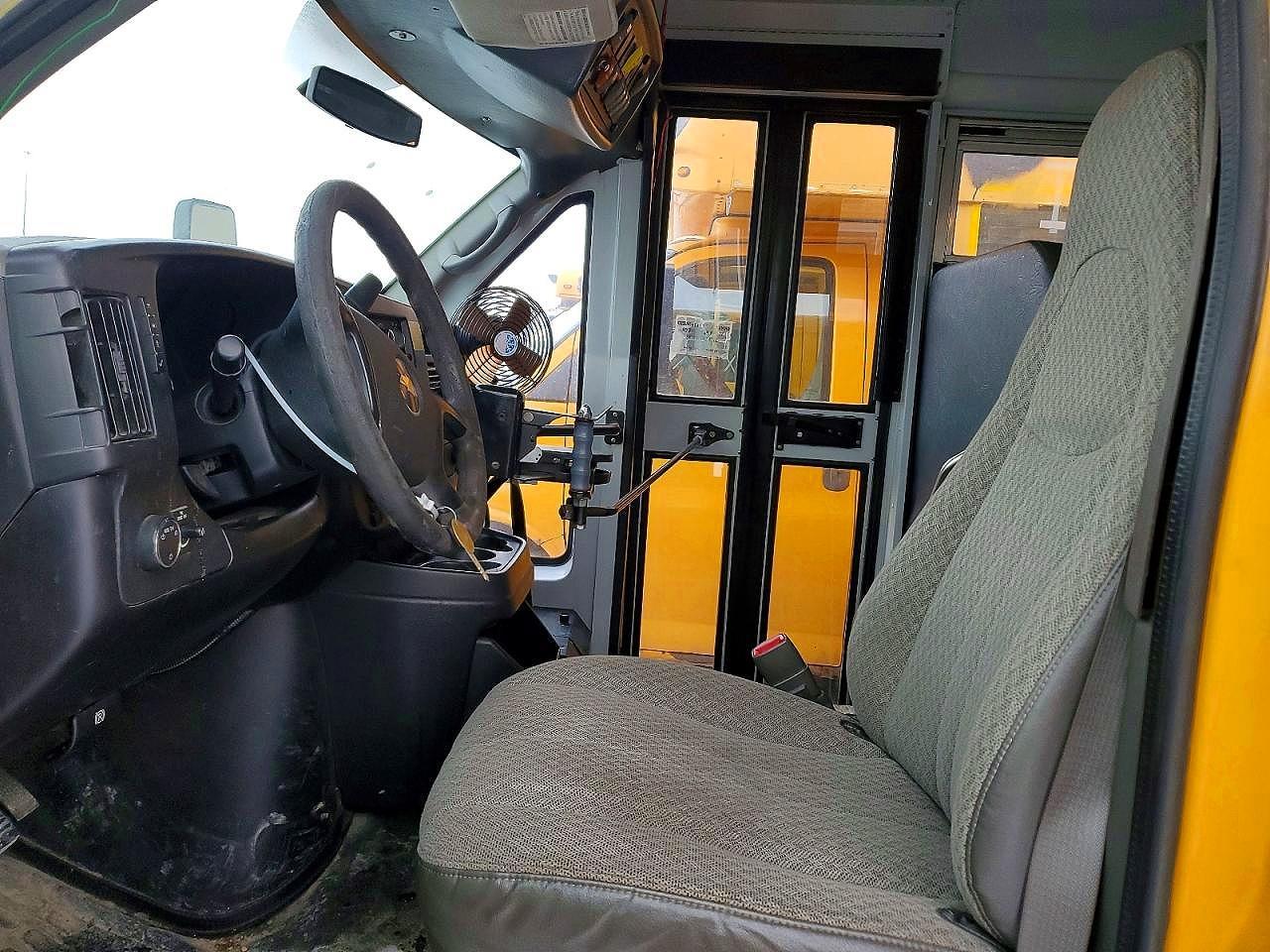 2011 Chev Express Cutaway G4500