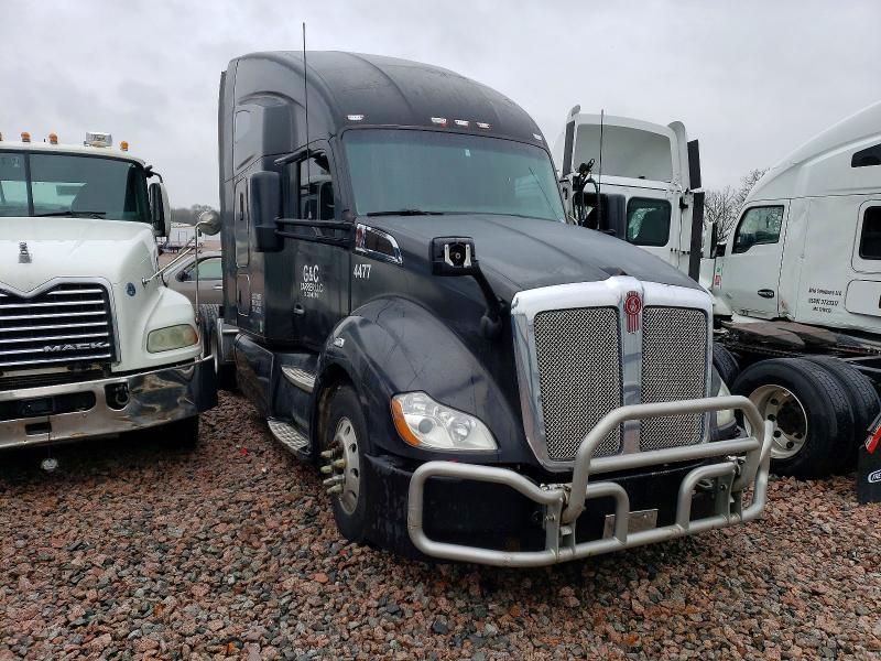 2015 Kenworth T680 Semi Truck