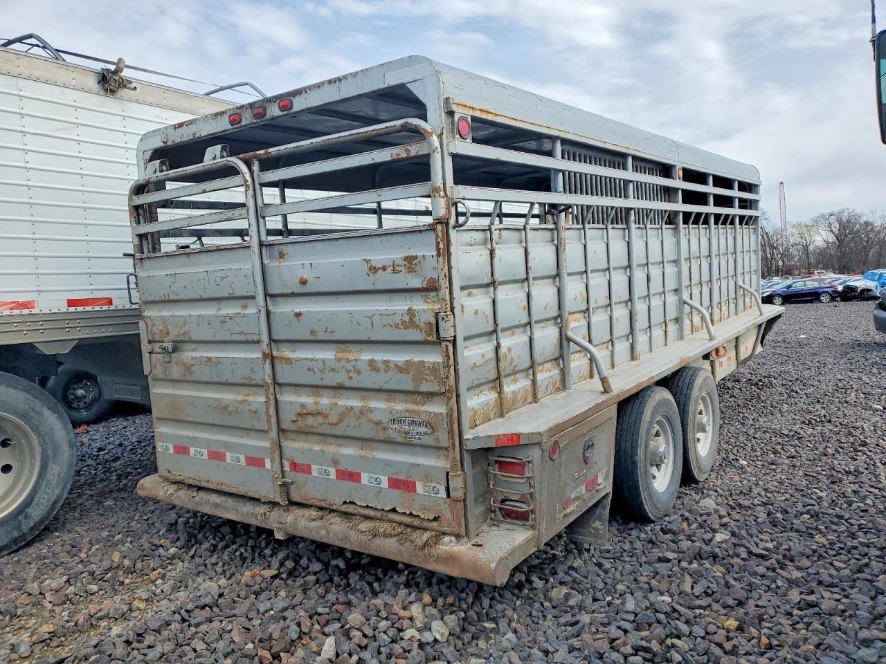 2017 Grupo STH6820W14LNRCS Livestock Trailer