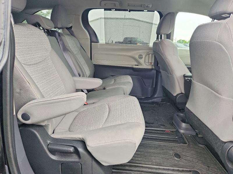 2022 Toyota Sienna le