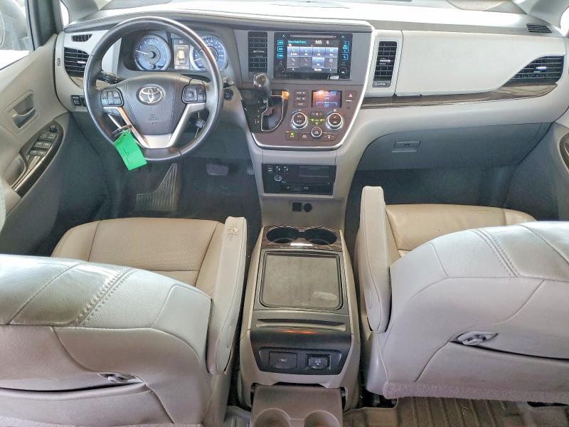 2015 Toyota Sienna xle Premium 8-passenger