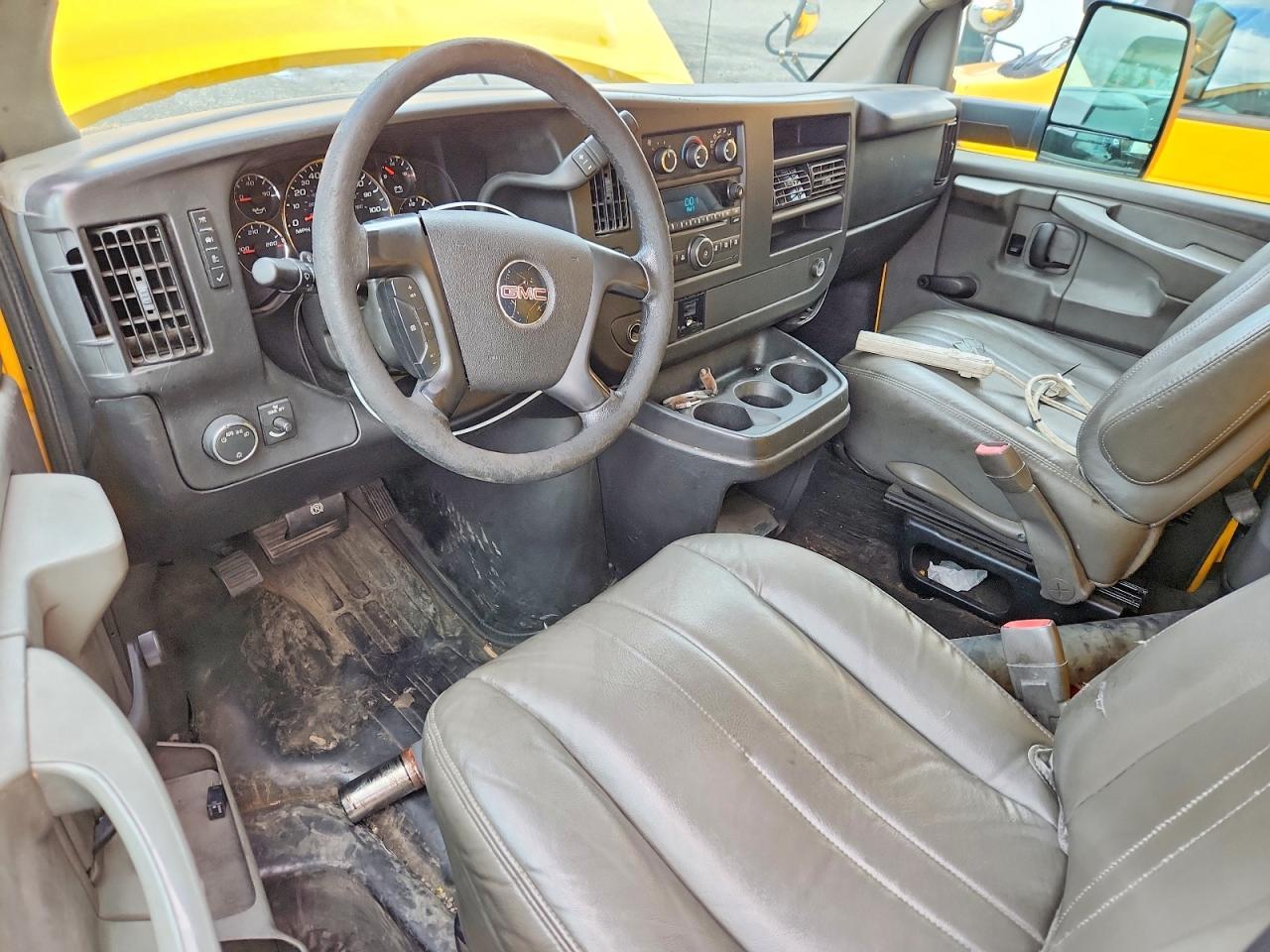 2011 GMC Savana BOX Truck