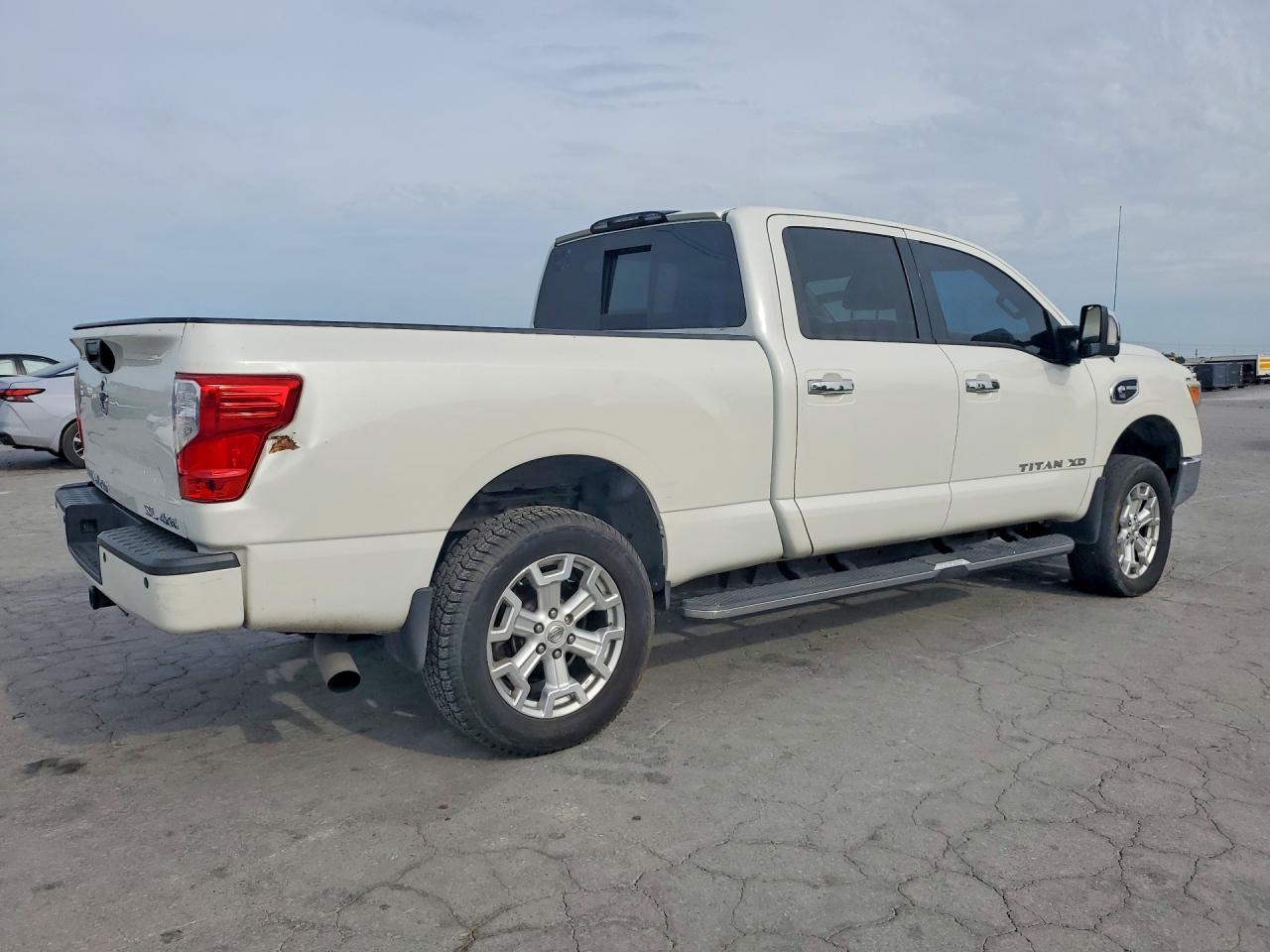 2016 Nissan Titan XD SL