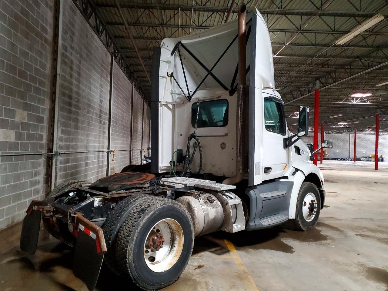 2018 Peterbilt 579 Semi Truck
