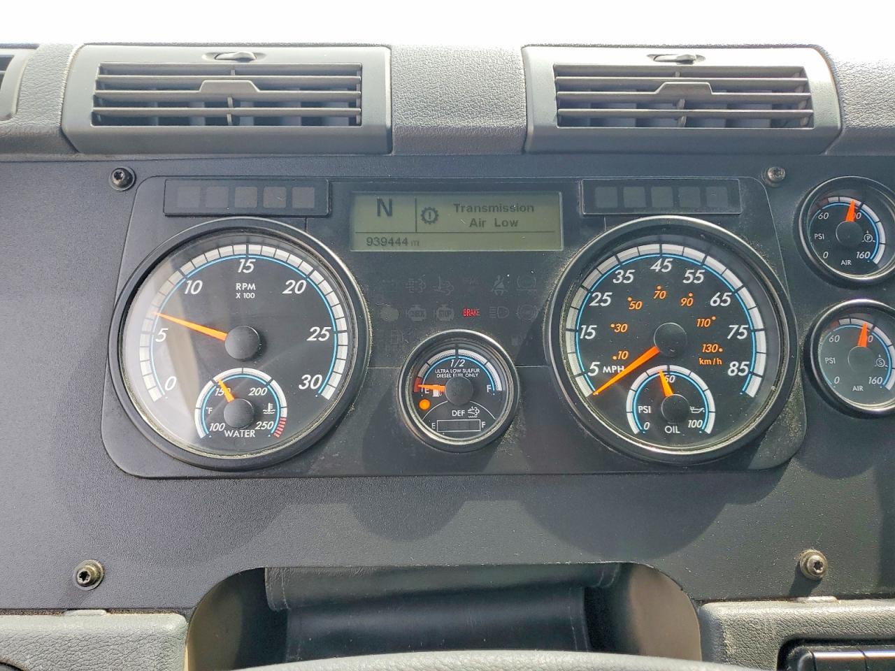 2017 Freigliner 2017 Freightliner Cascadia 125 Semi Truck