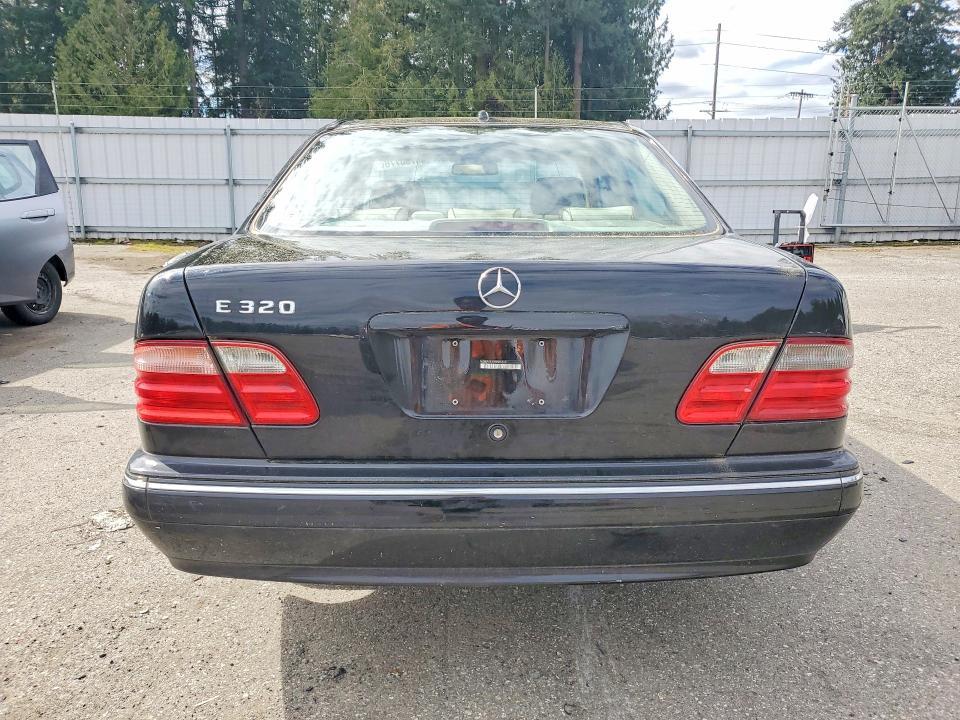 2001 Mercedes-Benz E 320