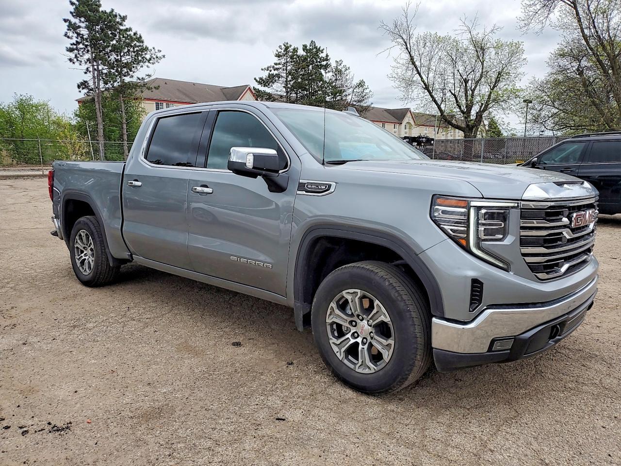 2025 GMC Sierra K1500 SLT