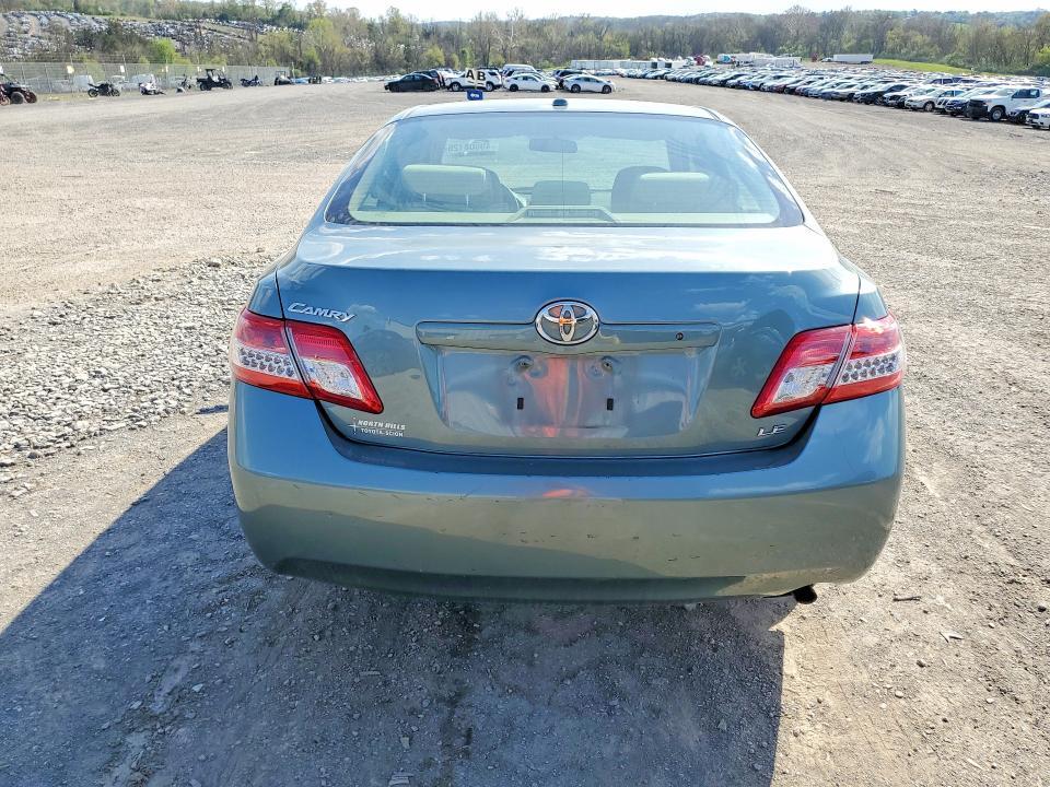 2010 Toyota Camry le