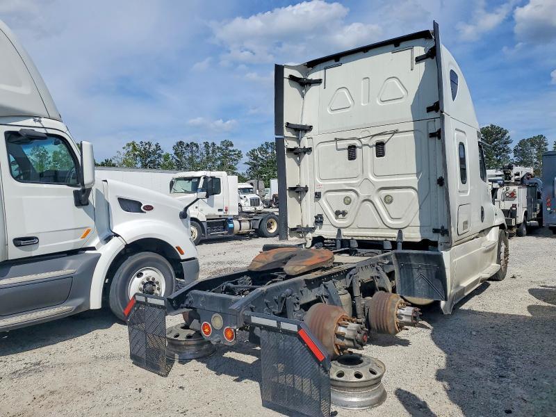 2017 Freightliner Cascadia 125 Semi Truck