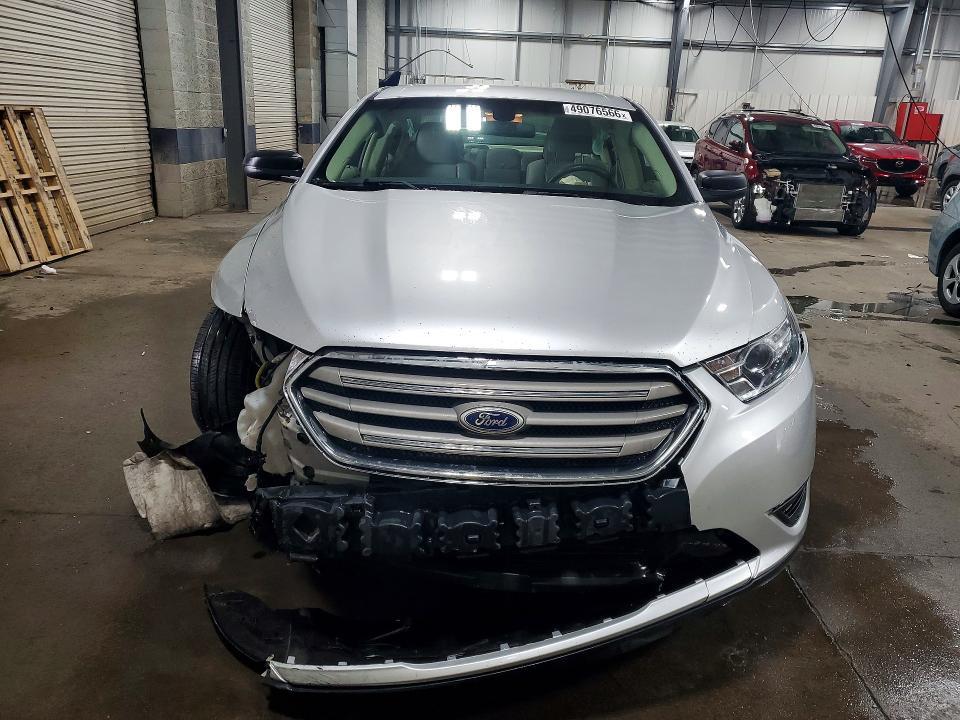 2015 Ford Taurus se