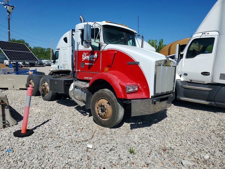 2000 Kenworth Construction T800