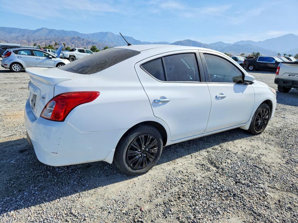 2018 Nissan Versa sv