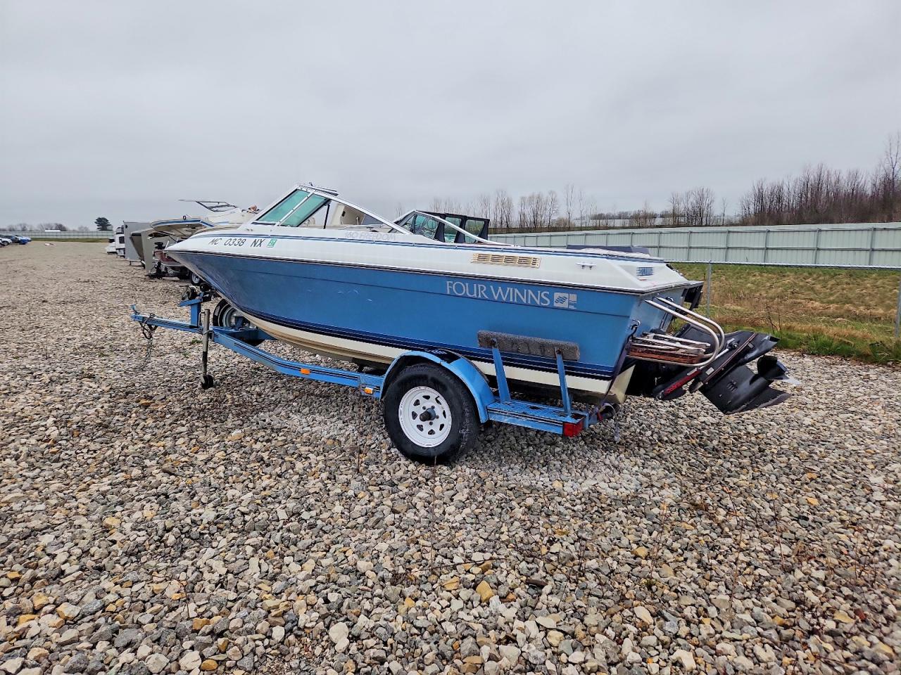 1989 Four Winds 1989 Four Winns Boat