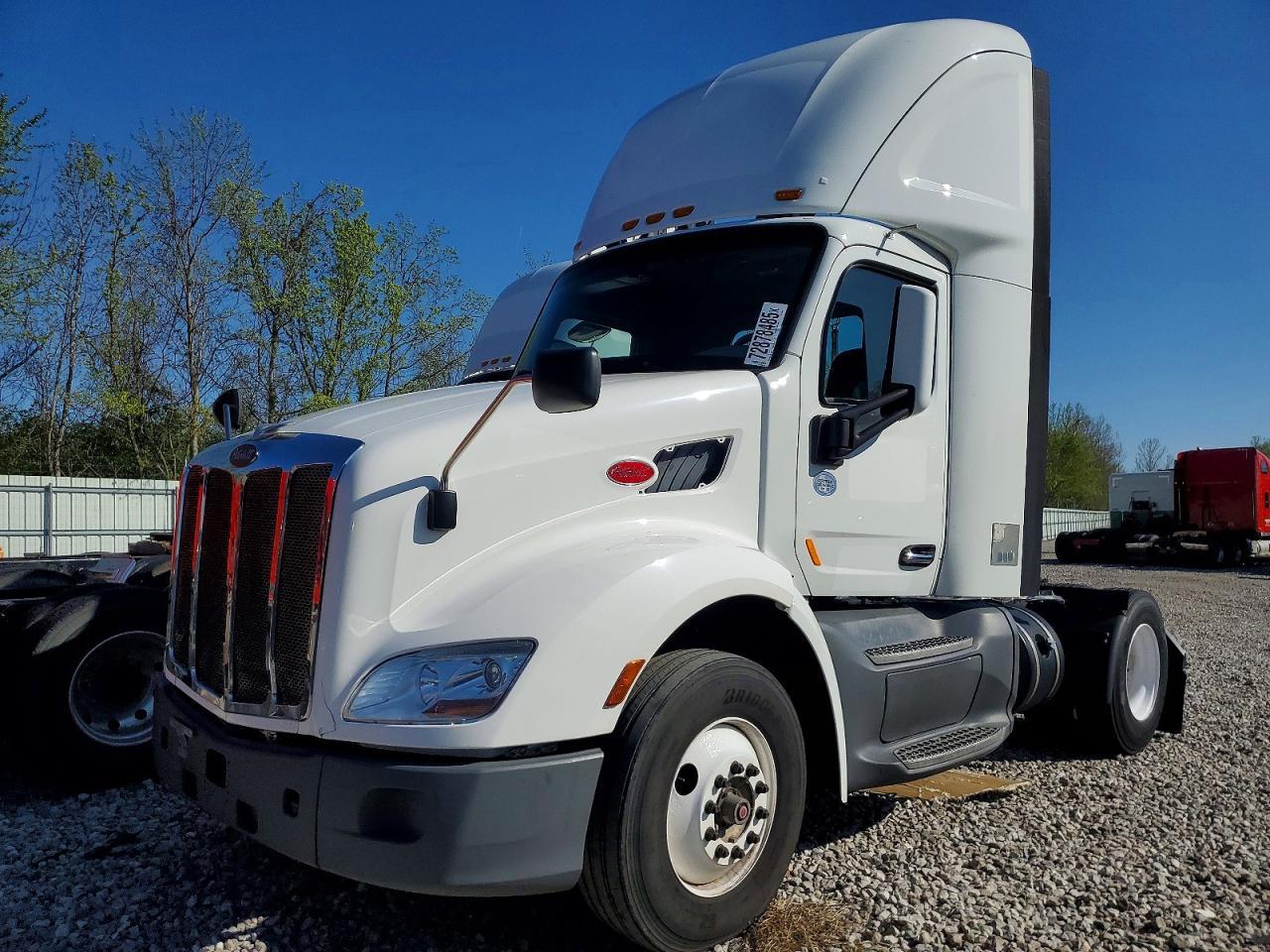 2019 Peterbilt 579 Semi Truck