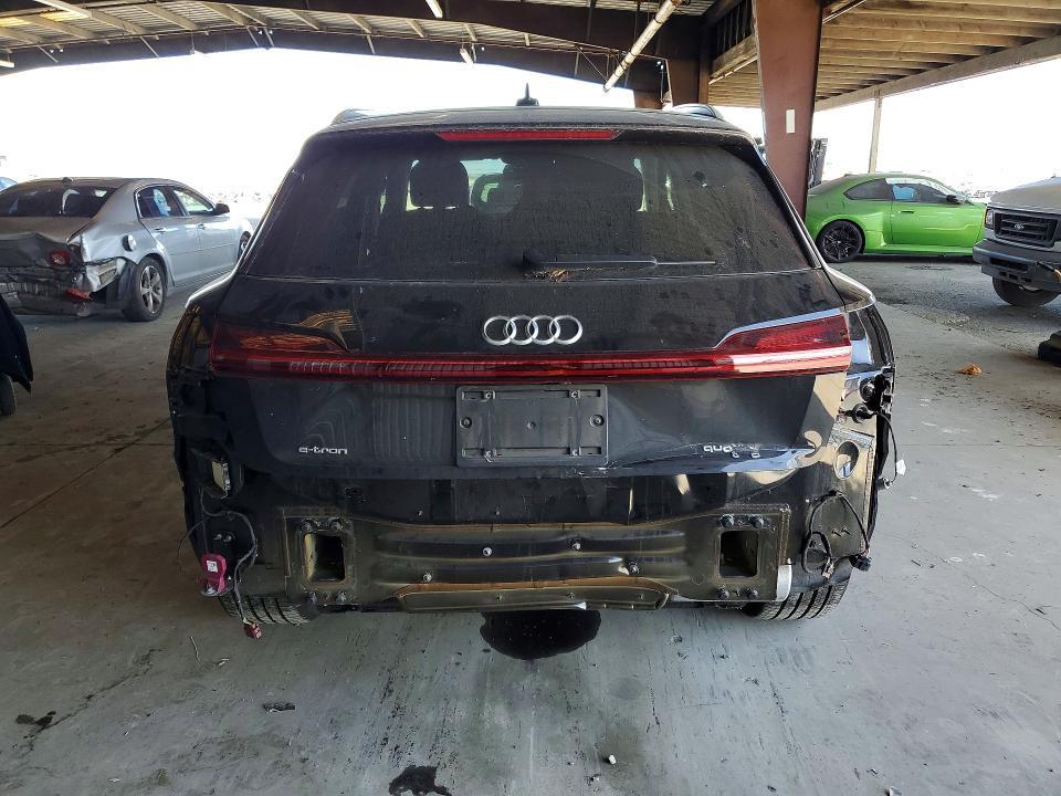2022 Audi E-tron Premium Plus