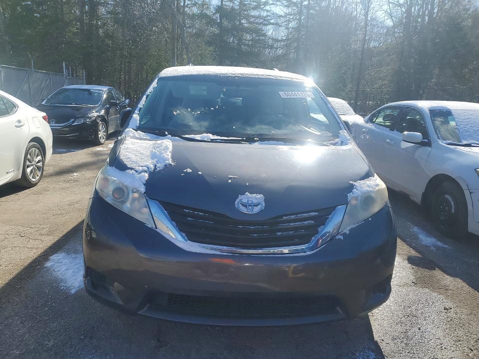 2012 Toyota Sienna le