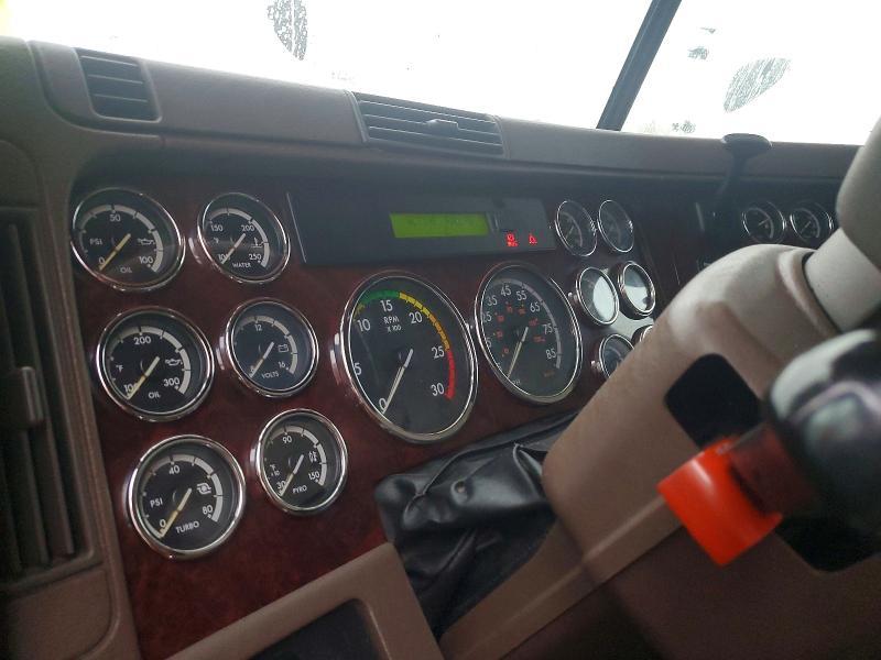 2018 Freightliner Convention-Semi Truck