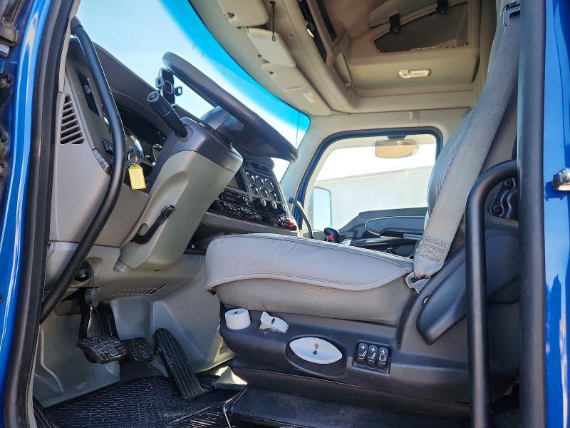 2016 Kenworth T680 Semi Truck