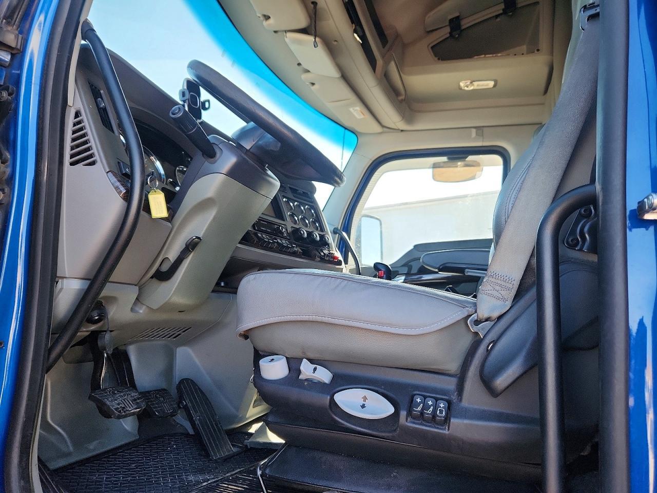 2016 Kenworth T680 Semi Truck