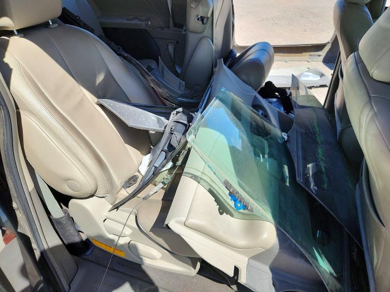 2013 Toyota Sienna xle 8-passenger