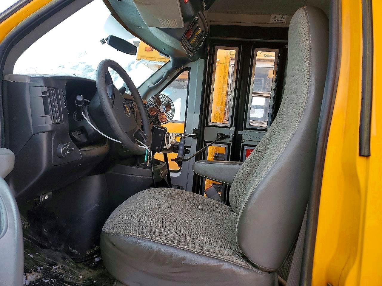2010 Chev Express Cutaway G4500
