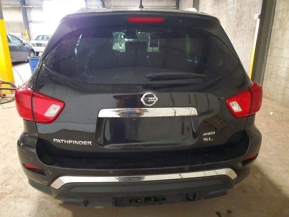 2017 Nissan Pathfinder sl