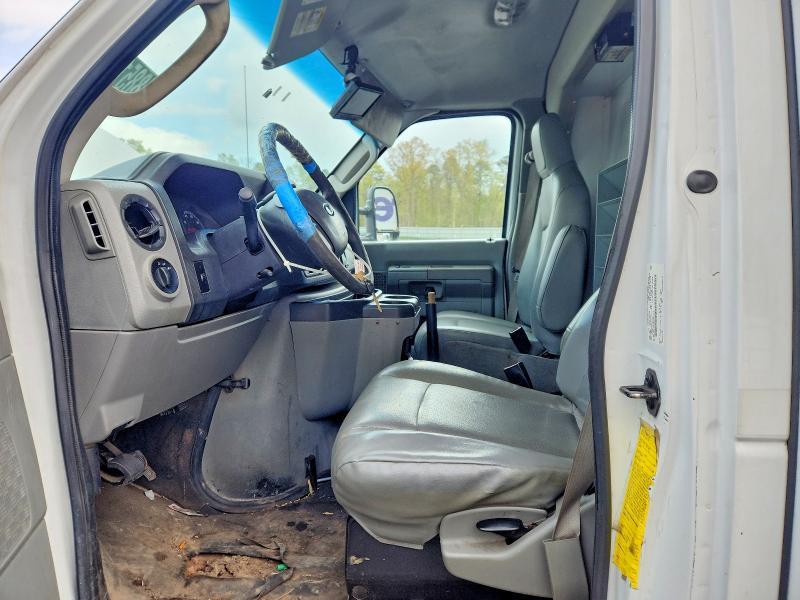 2014 Ford Econoline E350 Super Duty Cutaway Van