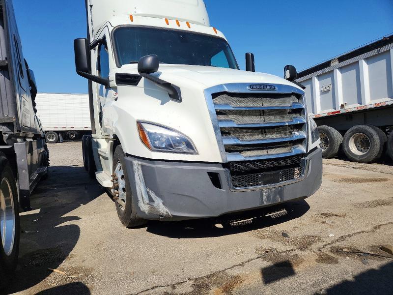 2019 Freigliner 2019 Freightliner Cascadia 126 Semi Truck