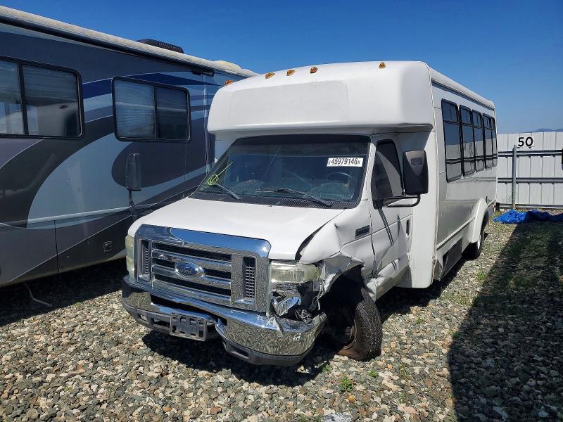 2010 Ford Econoline E450 Super Duty Cutaway Van